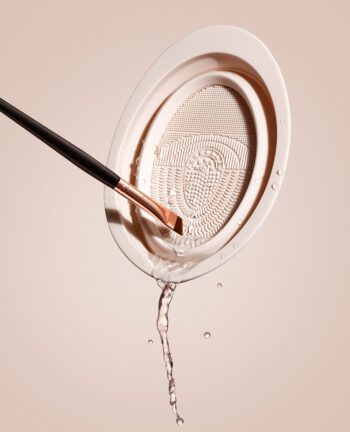 Das Tablett eignet sich hervorragend zur Aufbewahrung und Reinigung Ihrer Arbeitsutensilien, während die Schüssel einfach aufgeklappt werden kann, um Ihre Werkzeuge zu reinigen.